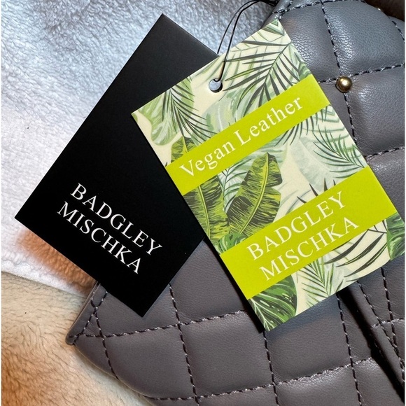 Badgley Mischka Crossbody Diamond Quilted - Picture 5 of 5